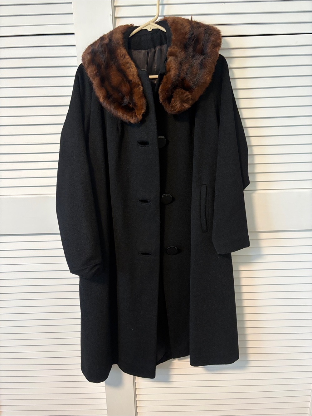 Vintage 1940’s Black Wool Coat with real Fur Collar